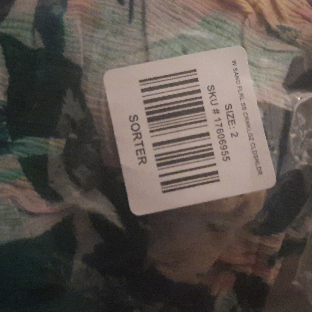 Torrid Crinkle Gauze Cold Shoulder Tropical Ruffle Top - Picture 7 of 10